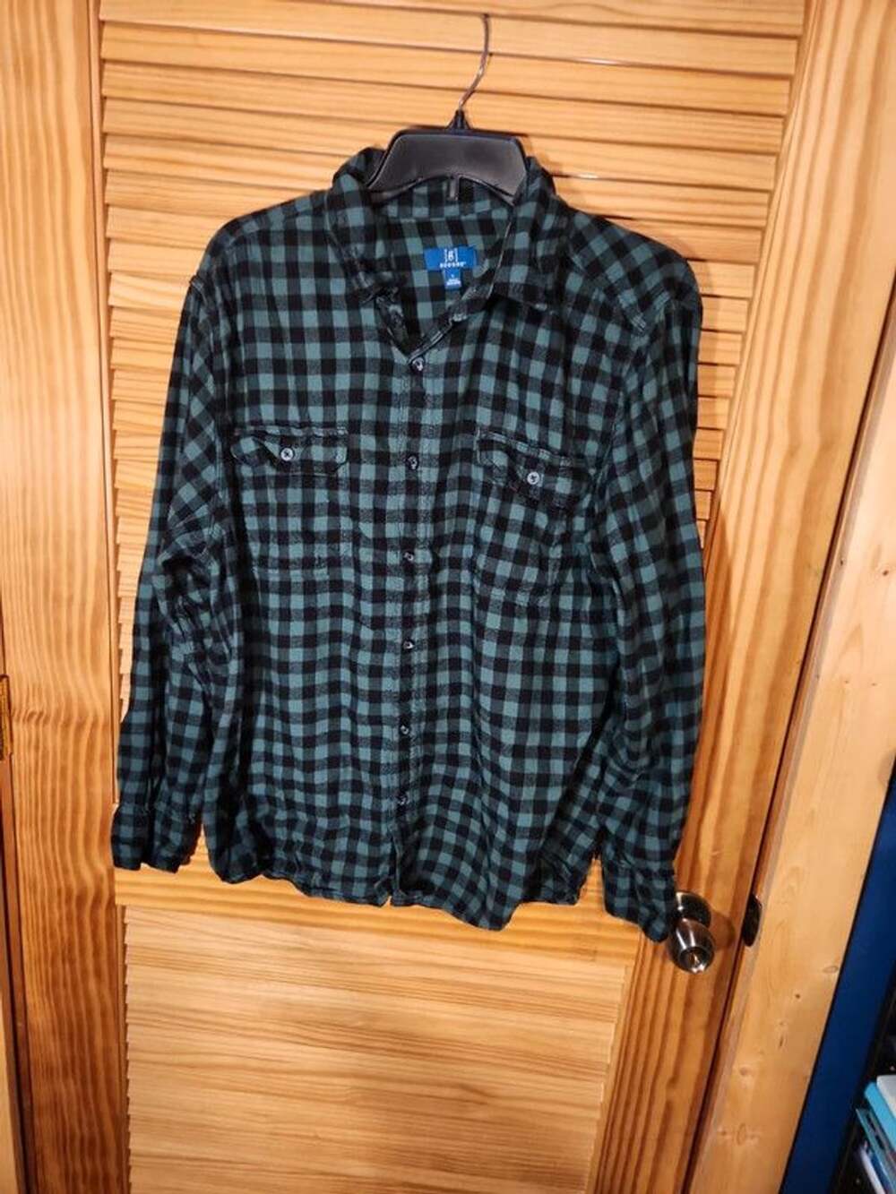Happy In Plaid: Cozy Green & Black Double-Pocket Flannel”